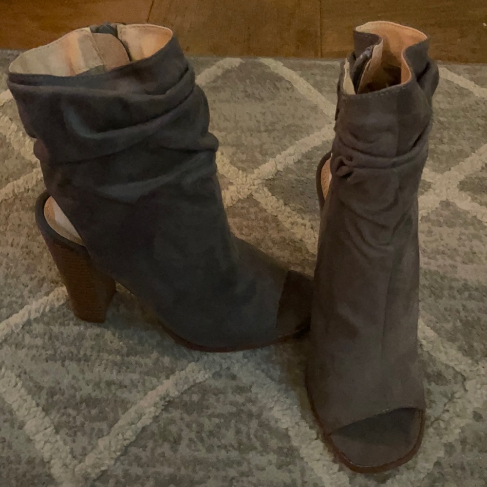 💖 Super cute 💖 Adorable 💖 Faux Suede 💖 Sassy 💖 Booties 💖 NEW 💖 Ankle boot